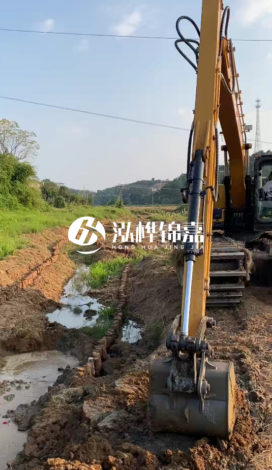 青島河道清淤專業(yè)施工-水挖機清淤適合哪些河道狀況？